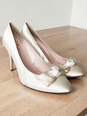 Kate Spade White Satin Bow Wedding Heels Pumps Women's Size 7 Party